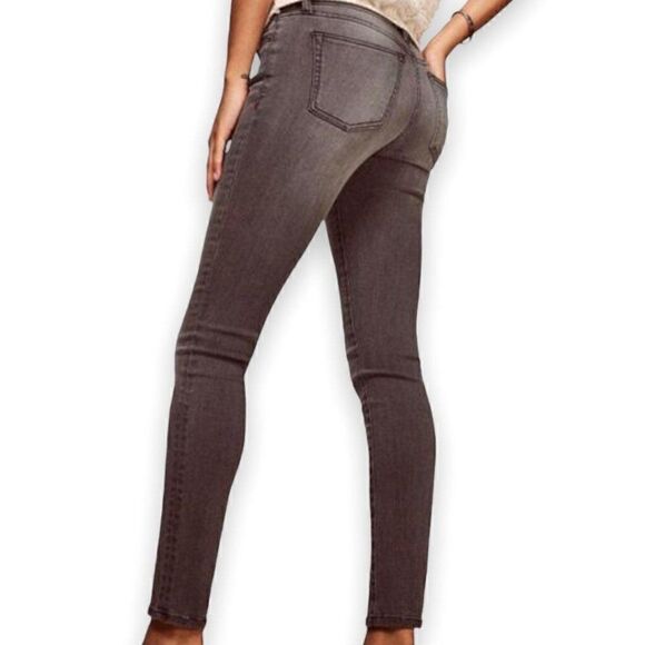 Old Navy Super Skinny Jeans - Picture 2 of 11